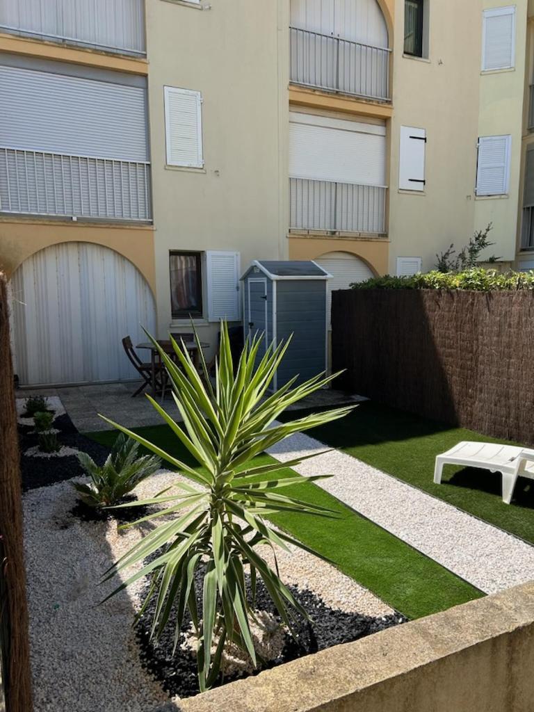 Appartement T2 avec son rez de jardin de 40 m2 5 couchages 250m de la plage et 15km de l'Arena Narbonne-Plage Buitenkant foto